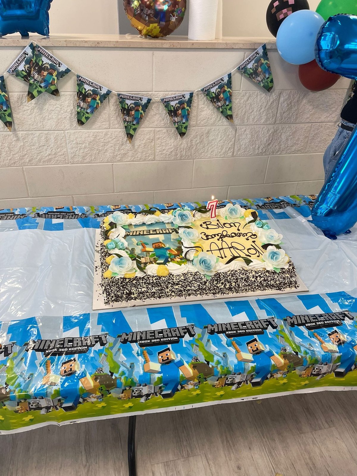 Festa di compleanno bambini con allestimento a tema Minecraft